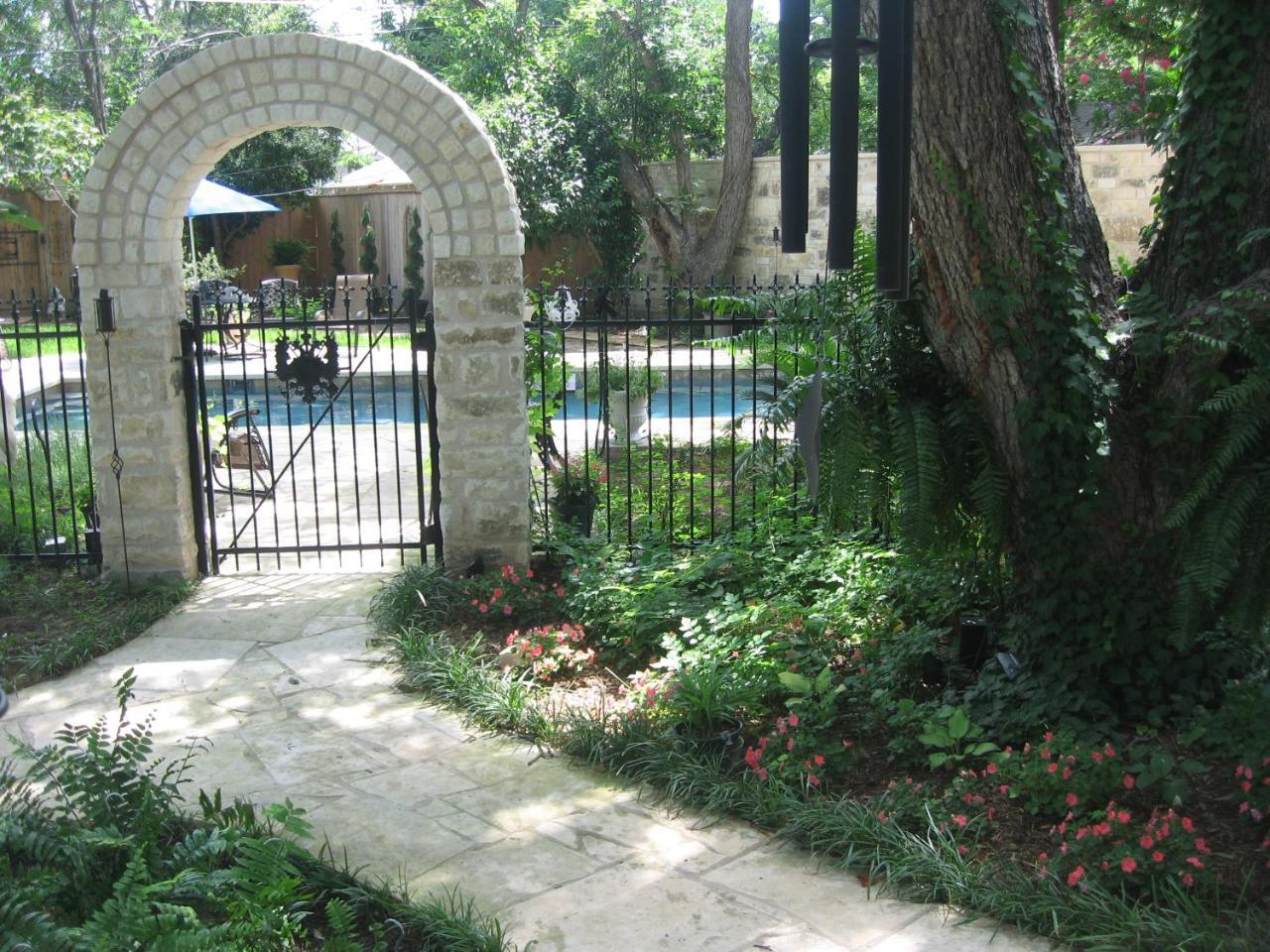 Strickland Arms Bed And Breakfast Остин Екстериор снимка