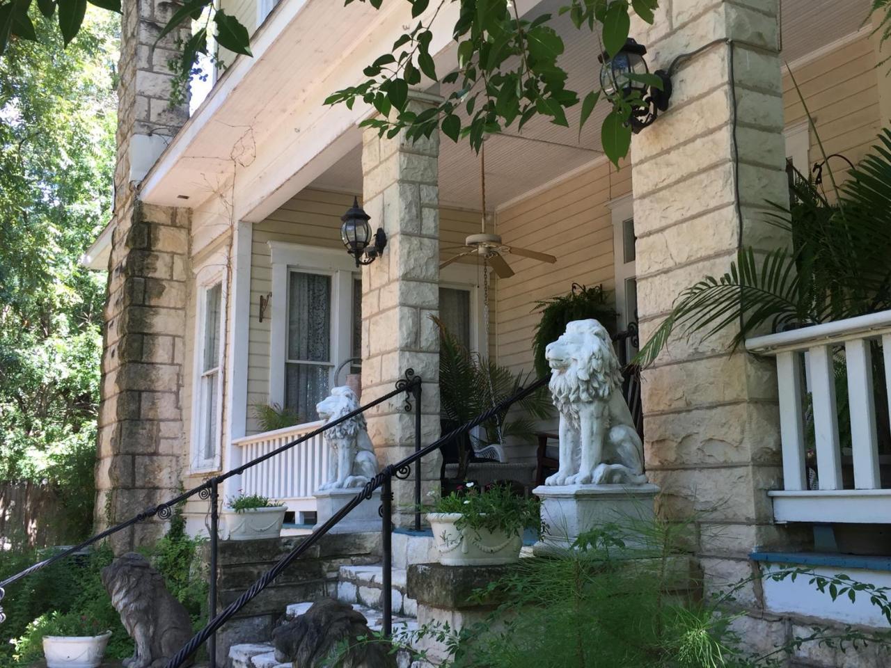 Strickland Arms Bed And Breakfast Остин Екстериор снимка